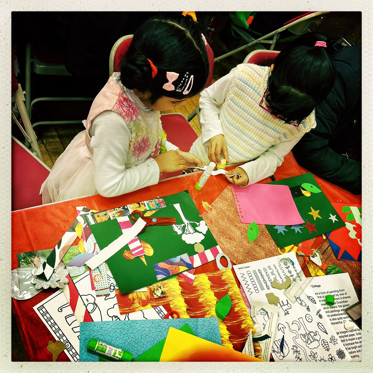GemArtsuk's tweet photo. Another fantastic #MiniMela Thanks to all the children and community that got creative and made it a huge success! Big up to all brilliant artists Mani, Kate, Sofia, Lip Lee, Gurubux, Emma, Jayamini, Shiore and Jenny,partners @gateslibraries Arts Team, team Gem and volunteers🔥🙌🏽 https://t.co/nbzdtTnawB
