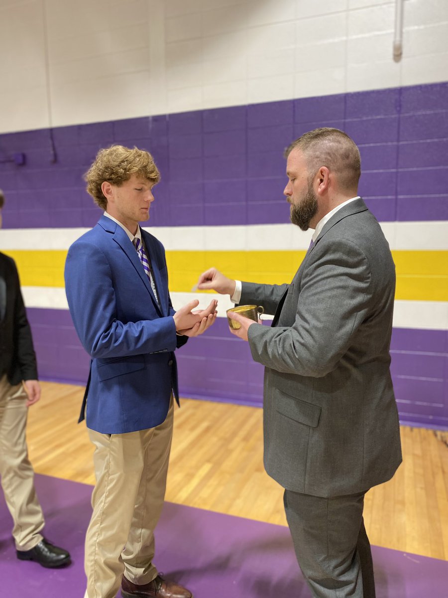 VburgCatholic's tweet photo. #VicksburgCatholicSchool celebrated Ash Wednesday Mass today with our #FlashesFamily. #AshWednesday opens #Lent, a season of fasting and prayer and takes place 46 days before #Easter Sunday.
Thank you, Father PJ Curley, for celebrating our Mass. https://t.co/jQ3LDTYUBB