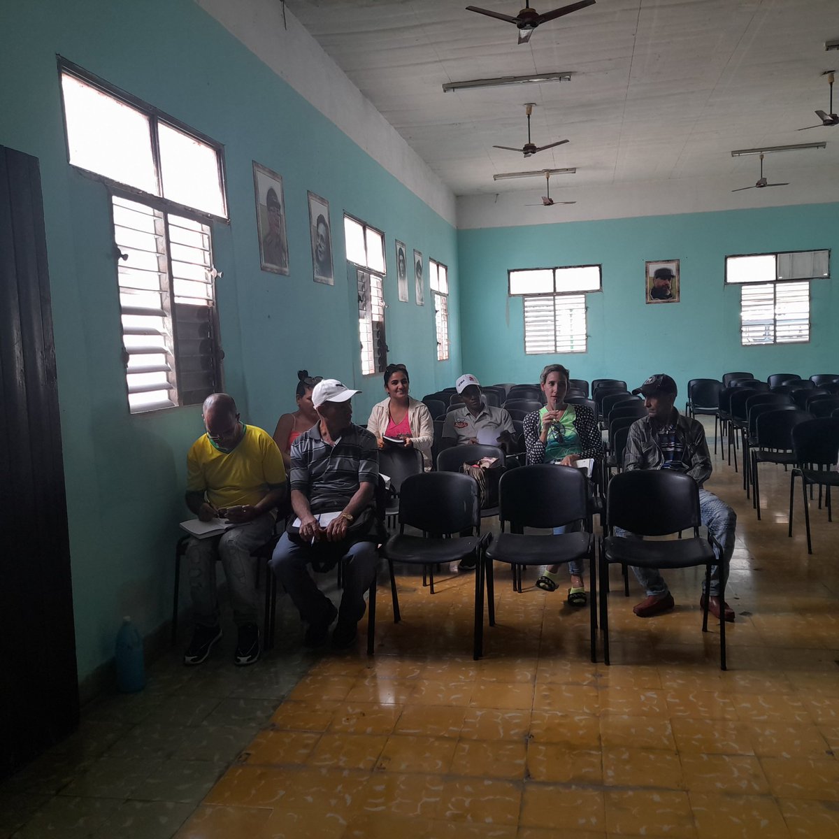 oreste83gmailc1's tweet photo. Consejo Energetico Municipal en #Chambas  con la presencia de Yamilka González Riveron Funcionaria del CP-PCC y autoridades del gobierno provincial #MejorEsPosible #JuntarYVencer #LatirAvileño https://t.co/jExTlVZ9mB