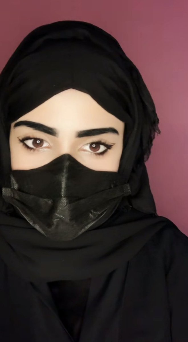 ( أَلَمْ تَرَ أَنَّ الْفُلْكَ تَجْرِي فِي الْبَحْرِ بِنِعْمَتِ اللَّهِ لِيُرِيَكُمْ مِنْ آيَاتِهِ ۚ إِنَّ فِي ذَٰلِكَ لَآيَاتٍ لِكُلِّ صَبَّارٍ شَكُورٍ )