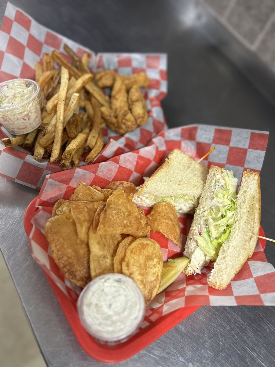 BasilsSportsBar's tweet photo. Lent is here and so is the Lenten Menu!!!  Fried grouper with fries &amp; Tuna on toasted Italian bread!! #basilssportsbar #lentenmenu #lent https://t.co/HOKGKJLdET