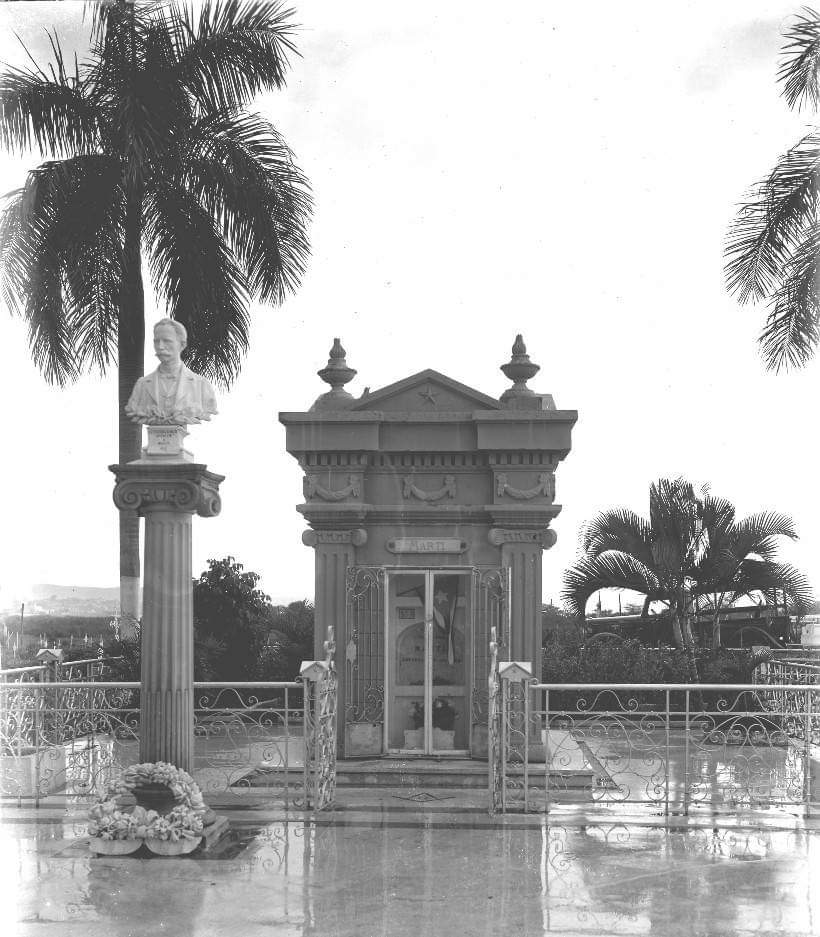 En febrero de 1907, ocurrió el tercer enterramiento del Apóstol en el Cementerio de Santa Ifigenia. En ceremonia solemne con, la presencia de su hijo José Francisco Martí, los restos fueron depositados en una urna de metal, en un pequeño panteón conocido por el Templete.