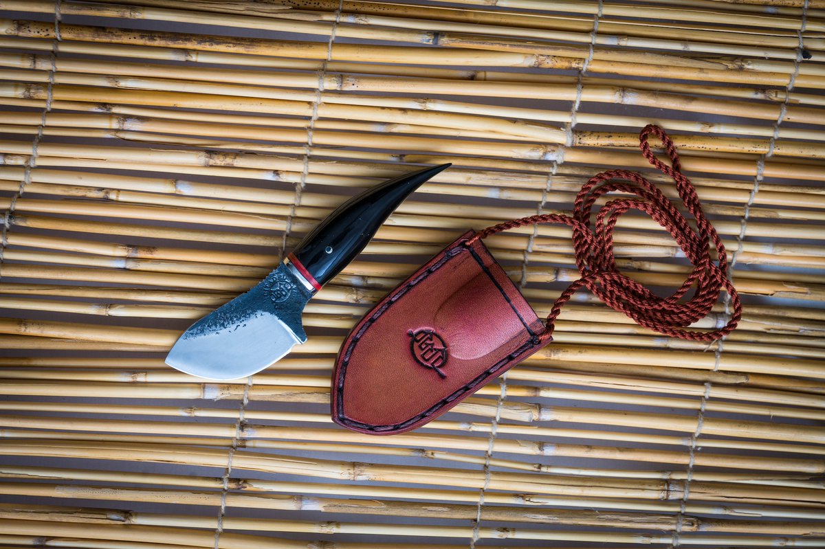 CASIberia's tweet photo. Here is a closer look at the NEW Citadel Papoose Neck-knife! Extremely handy and very sharp.
https://t.co/hJPp7VuCjZ
#neckknife #neckknives #buffalohorn #knife #knives https://t.co/CvKG7fa4c7