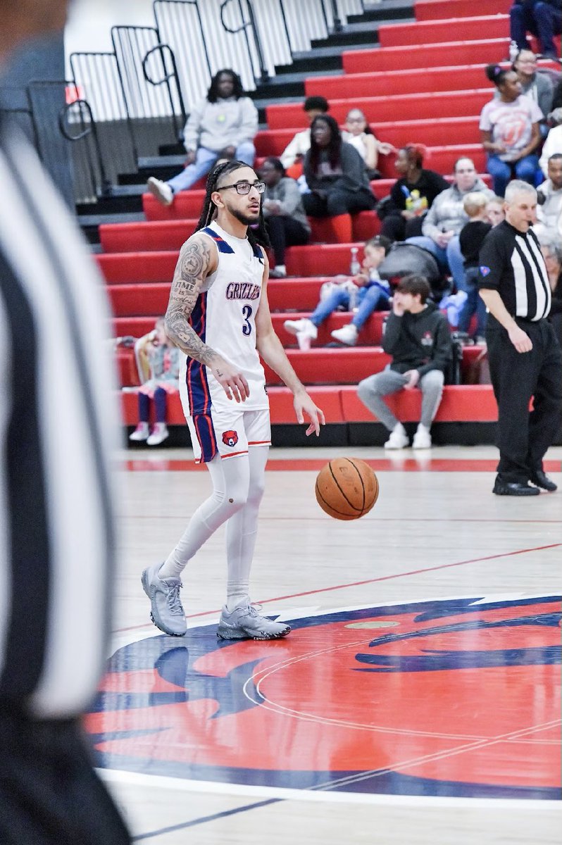 Senior season full film in the link below. 
- 6’2 Guard
-avg. 24.4ppg at 44% FG percentage
- 4.1 GPA
-3x all region, 2x all state, 2x POTY

youtu.be/5WgYqeHA6dg