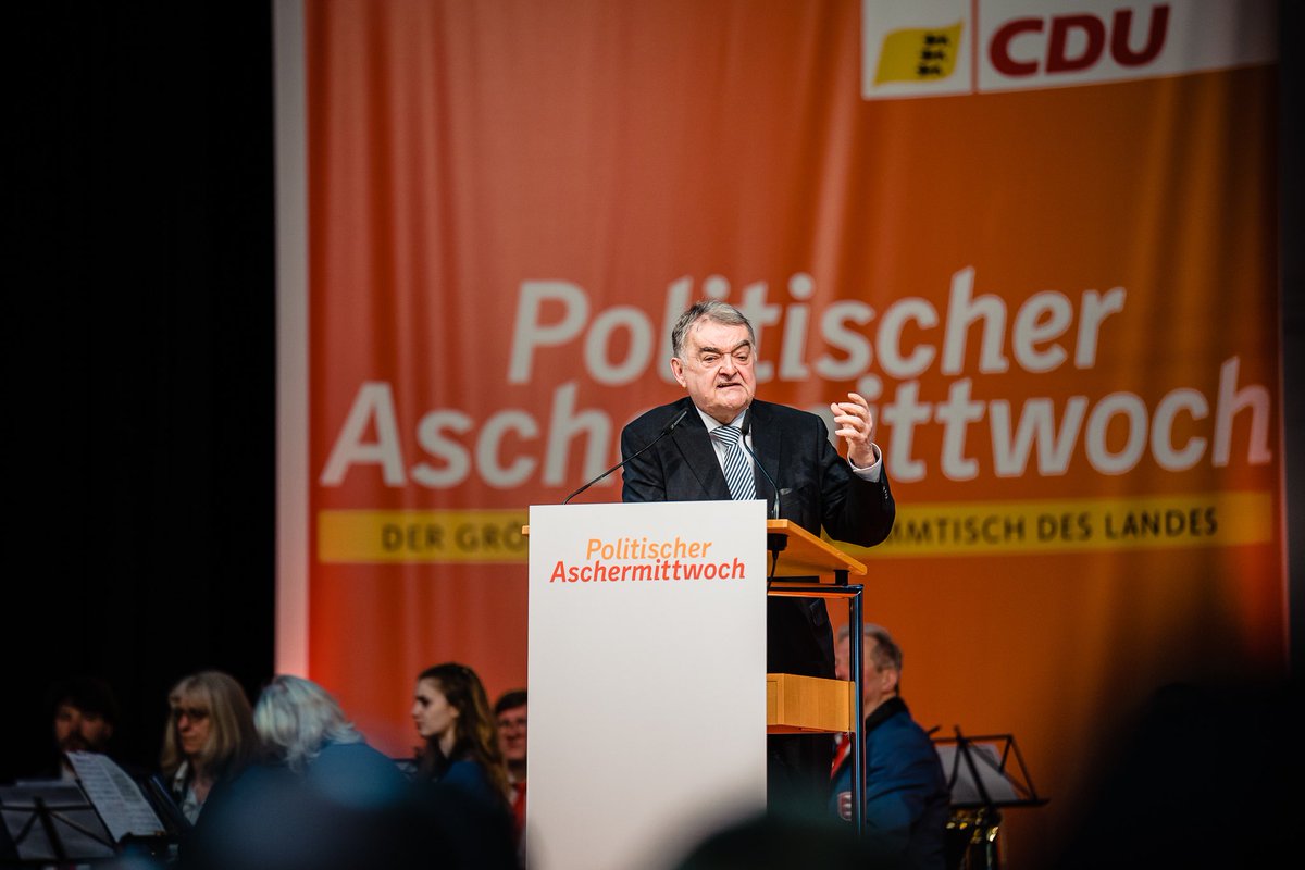 CDU_BW's tweet photo. Über 1000 Gäste beim größten politischen Stammtisch des Landes! #CDUPAM23
Nach zwei Jahren Corona-Pause konnten wir endlich wieder am #Aschermittwoch persönlich zusammenkommen. Starke Reden und klare Kante machen diesen Tag besonders. (1/2) https://t.co/9EbMwByBGq