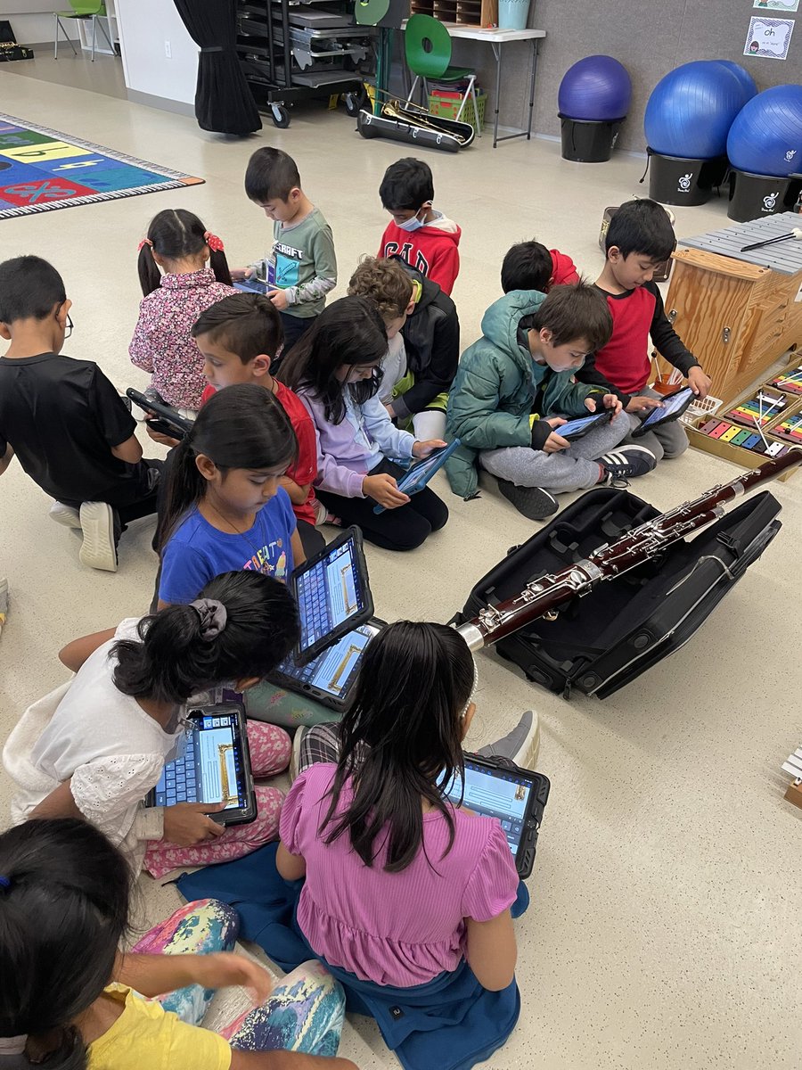 musictreble1's tweet photo. Exploring instruments hands on!  #rjlyear9 @RJLARao @SaucedoPurple1 https://t.co/0gcSTvAtzy