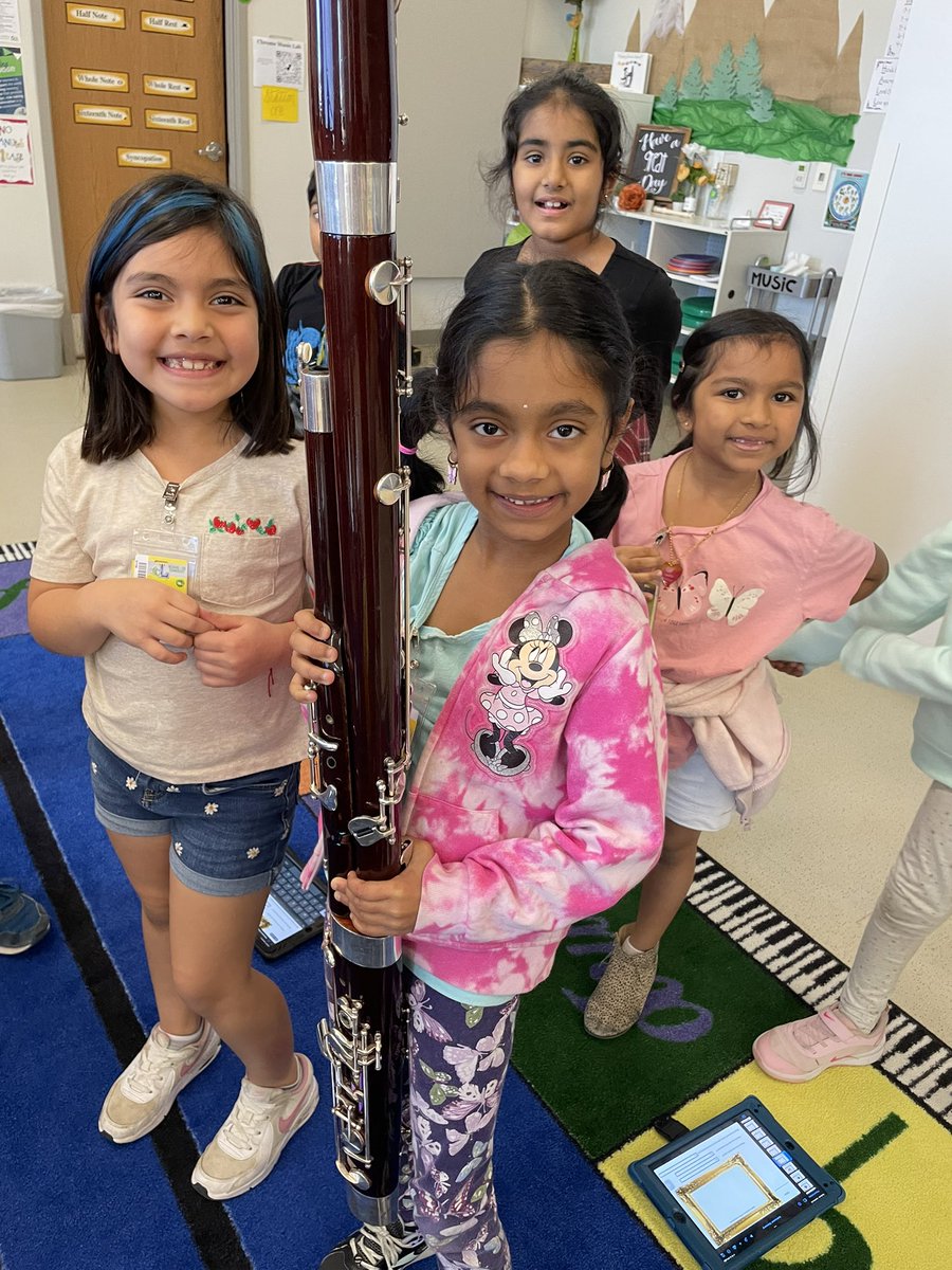 musictreble1's tweet photo. Exploring instruments hands on!  #rjlyear9 @RJLARao @SaucedoPurple1 https://t.co/0gcSTvAtzy