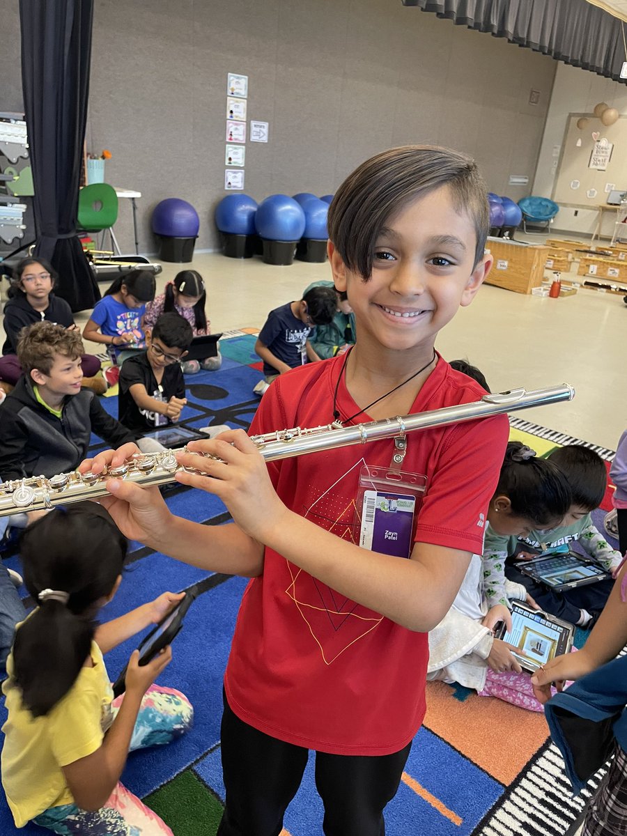 musictreble1's tweet photo. Exploring instruments hands on!  #rjlyear9 @RJLARao @SaucedoPurple1 https://t.co/0gcSTvAtzy