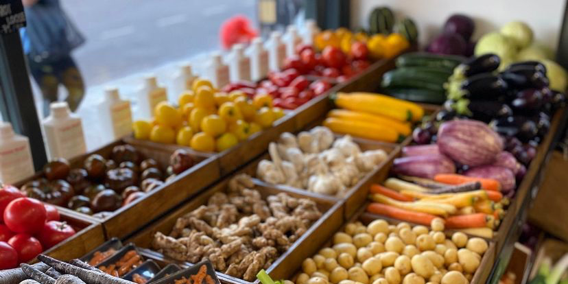 southernspaceuk's tweet photo. Local produce done right 🥒

Figs and Grain is a hub for fresh and artisanal produce, from locally brewed craft beer to non-GMO fruit and veg 🍅

Stop by for a kombucha. A 20-minute walk from #CornerPlace, #Bethnal Green: https://t.co/sQQ6ln6mhh

#SouthernSpace #SouthernHousing https://t.co/aMSz6qWbNc