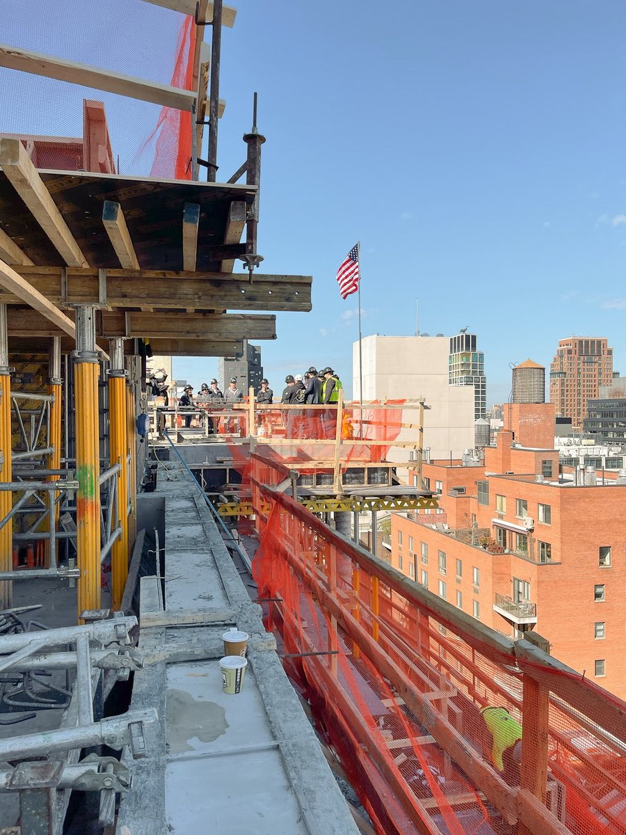 BKSKarchitects's tweet image. Construction has officially topped-out at our 428 West 19th Street project, an 11-story residential building in Chelsea, Manhattan. #projectmilestone#residentialarchitecture #nycconstruction #nycskyline #chelsea #Manhattan #nyccondos