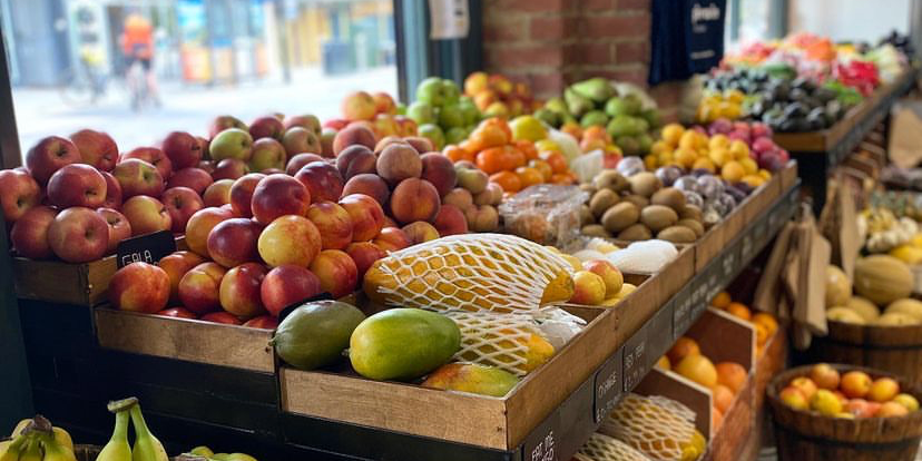 southernspaceuk's tweet photo. Local produce done right 🥒

Figs and Grain is a hub for fresh and artisanal produce, from locally brewed craft beer to non-GMO fruit and veg 🍅

Stop by for a kombucha. A 20-minute walk from #CornerPlace, #Bethnal Green: https://t.co/sQQ6ln6mhh

#SouthernSpace #SouthernHousing https://t.co/aMSz6qWbNc