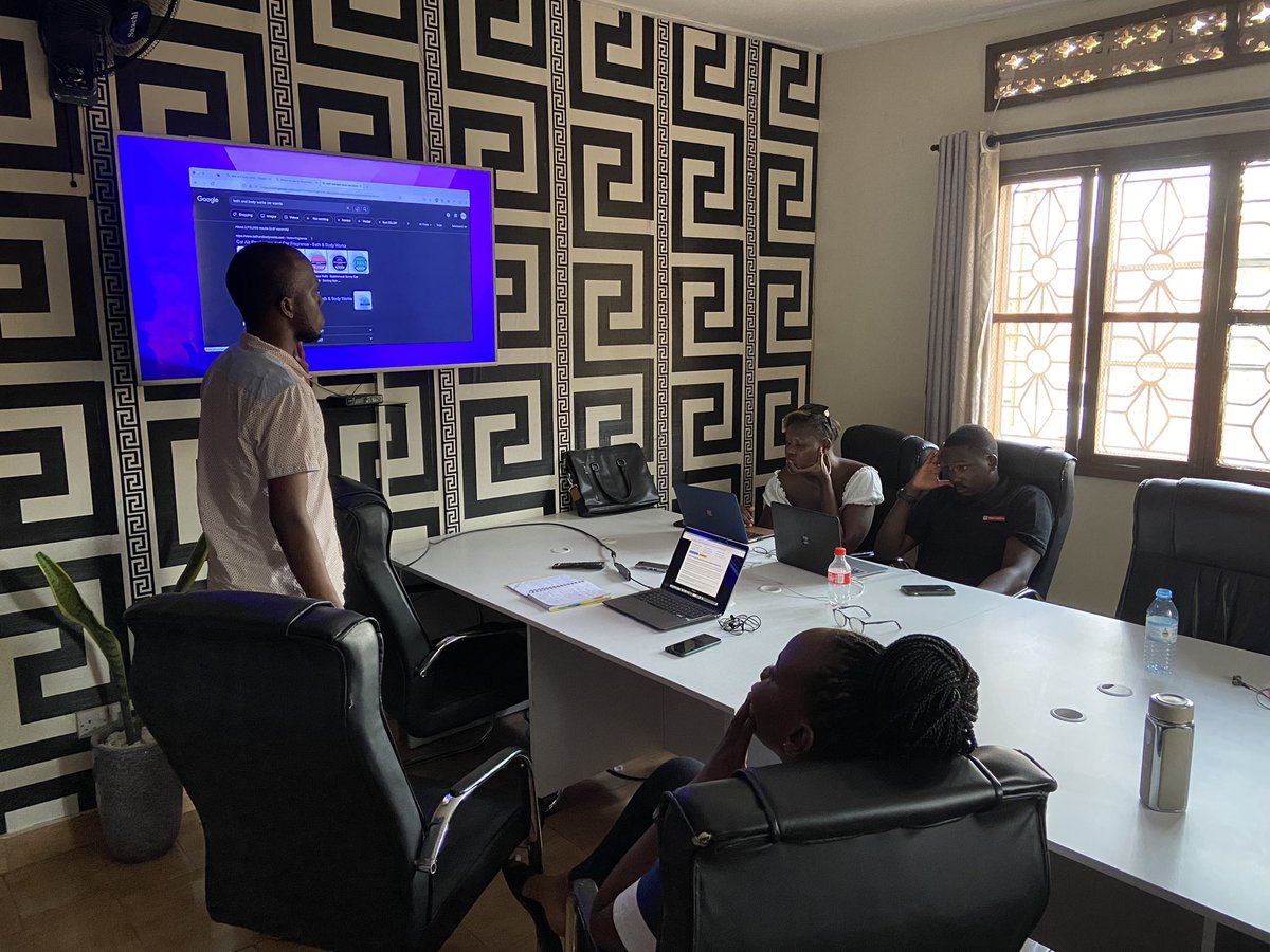 TROImedia's tweet photo. The greatest resource for learning is our colleagues😃 

Our very own Guru, Elvis took the digital team through SEO💻. 

#WeAreTROI #TROIJANS https://t.co/X5HhmkiEbp