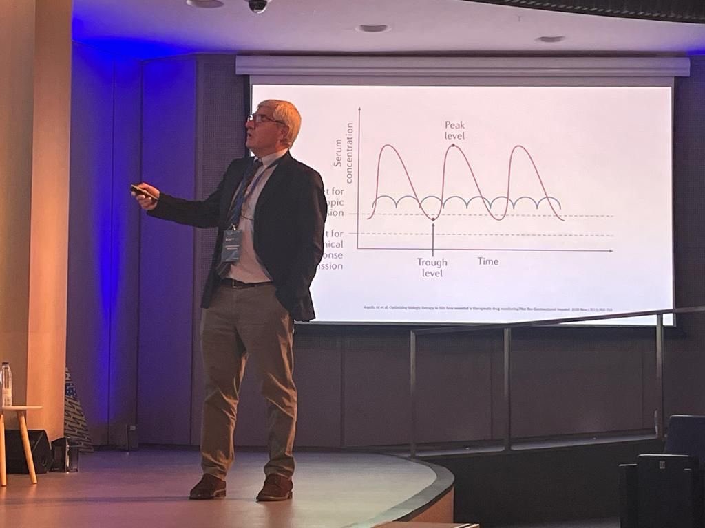 visionclinicB's tweet photo. Un año más, @DrAlfredoAdan ha participado en el Simposio #Readyt @AbbVie_ES moderando, junto a @alex_fonollosa, la sesión de su especialidad: la uveitis

🌐 Porque compartir conocimiento es parte del ADN de nuestros profesionales

🔗 https://t.co/43CgbPrt0o https://t.co/JRYoy5UV8s