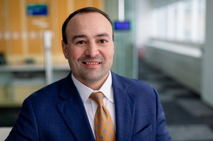 MayoCancerCare's tweet photo. Rory L. Smoot, M.D., a surgical oncologist at @MayoClinic  discusses discoveries and treatment approaches for #cholangiocarcinoma. https://t.co/vQYaFEaZyp #BileDuctCancer https://t.co/LYtHxEA2vg