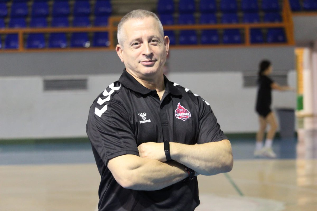 Hoy es el cumpleaños de Benja, entrenador del Junior Masculino.

Gaur Benjaren urtebetetzea da, Gizonezko Junior taldearen entrenatzailea.

Zorionak Benja!! 🎉💪🏿