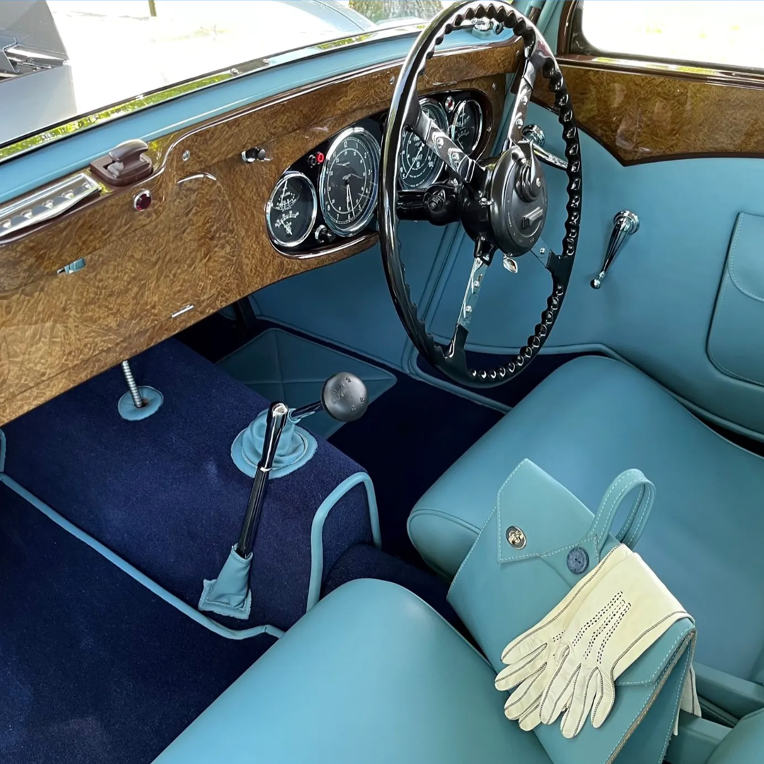 BocaCDE's tweet photo. One of 16 SS One Airlines left in the world of the 624 originally built. The car was purchased during the year of the Silver Jubilee Celebration of King George V. "All Silver" exterior and "Special Light Blue" interior are as originally special-ordered.
Photos: Jeff Peek, Hagerty https://t.co/6KUgqatNuV