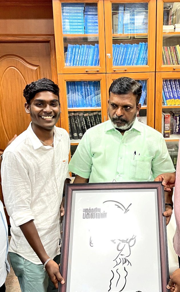 SMMatthew4223's tweet photo. என் வாழ்வில் மறக்க முடியாத தருணம்
இந்த புகைபடம்
வாழும் புரட்சியாளர்
டாக்டர் @thirumaofficial அவர்களுடன்.💙❤️ https://t.co/YiAg1fPEbV