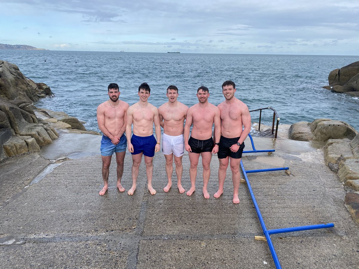 DanielCleary146's tweet photo. Day 22 of #28of28. Another cold one at the forty foot with the men, followed by a hot chocolate and boojum to warm us up 🙈🥶. PB for me today, 52 seconds before hyperthermia set in @CillianMoore4 @Lano115 @jo3murphy @pdkirwan @FionaWilsonf @PtTcd @TCDHealthP https://t.co/yBN38vlMpL