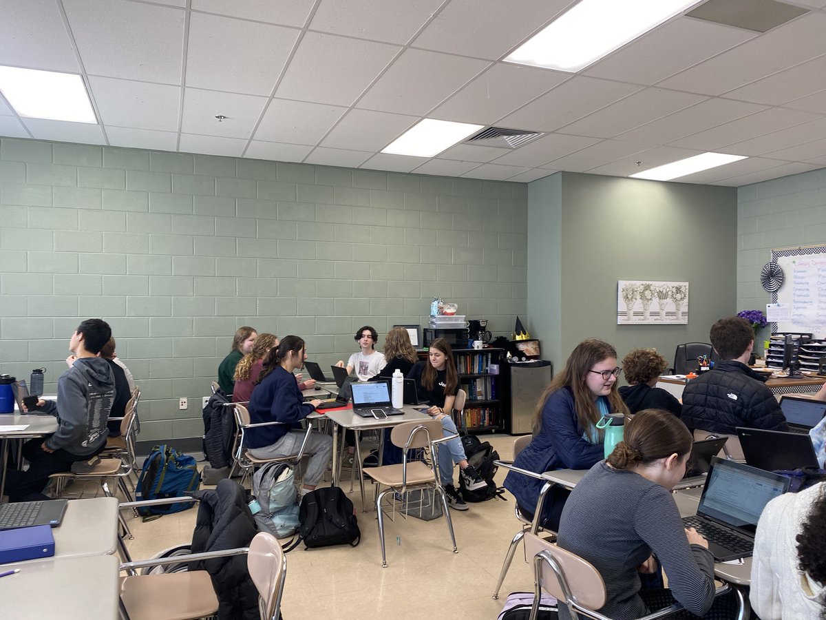 H.Eng.10 Sts are wrapping up their MYP performance summatives for Macbeth. They are writing and filming modern-day scenes. We will have a film festival day where we watch their movies, and academy awards will be given in multiple categories. 🎥🍿
#gettingreadyforDPLit
#SMMHSSoars