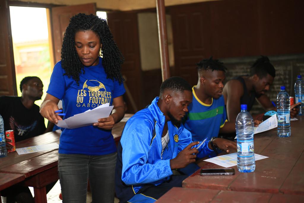 anfpg's tweet photo. Notre équipe a rencontré aujourd'hui les joueurs de #VautourClub dans le cadre de la tournée annuelle de sensibilisation sur les droits et devoirs d'un footballeur professionnel et les différents services de L'#ANFPG et du #FondsGabonaisdesFootballeurs à l'endroit de ses membres https://t.co/ZtQKq8DO5I