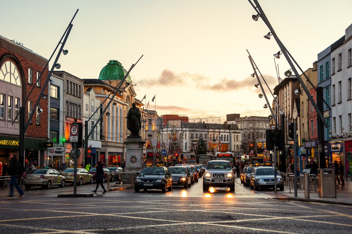EPAIreland's tweet photo. Last October, over 700 citizen scientists measured traffic pollution in Cork City. Results show higher nitrogen dioxide levels are linked to higher traffic volumes. None indicate a breach of EU air quality limit (40 µg/m3).
#CleanAirTogether #KnowYourNO2 https://t.co/cimNYpbIit