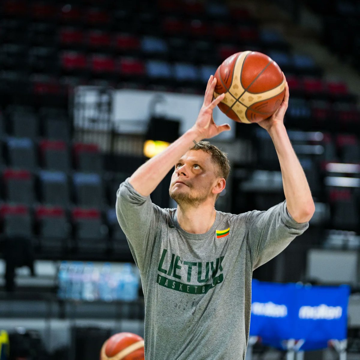 dinamo_sassari's tweet photo. Eimantas Bendzius è impegnato nella finestra Fib con la sua Lituania. I baltici, affronteranno Ungheria in casa (giovedì alle 18:30 e Francia fuori casa domenica alle 18)    #fiba #fibawordlcup #estonia #lituania #treier #bendzius #dinamo #sardegna #giganti #siamsemprequa https://t.co/SVdI4KZHqT
