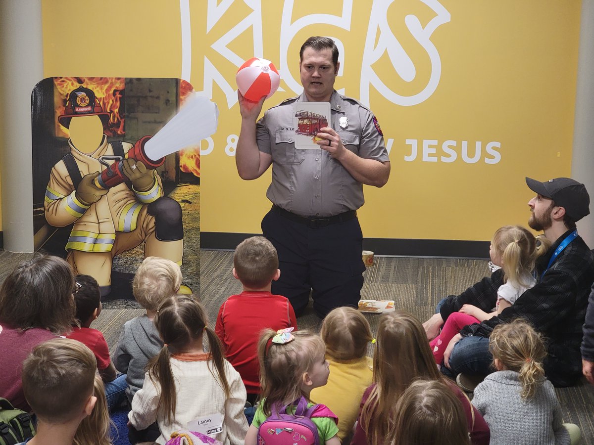 OmahaFireDept's tweet photo. Thank you so much to The Mommas Bunch of Brookside Church for inviting us to visit your group! Captain Lemek had a great time meeting all of you and talking to everyone about fire prevention and safety.
#OFDFirePrevention #OFDCares https://t.co/1YErvSs2e0