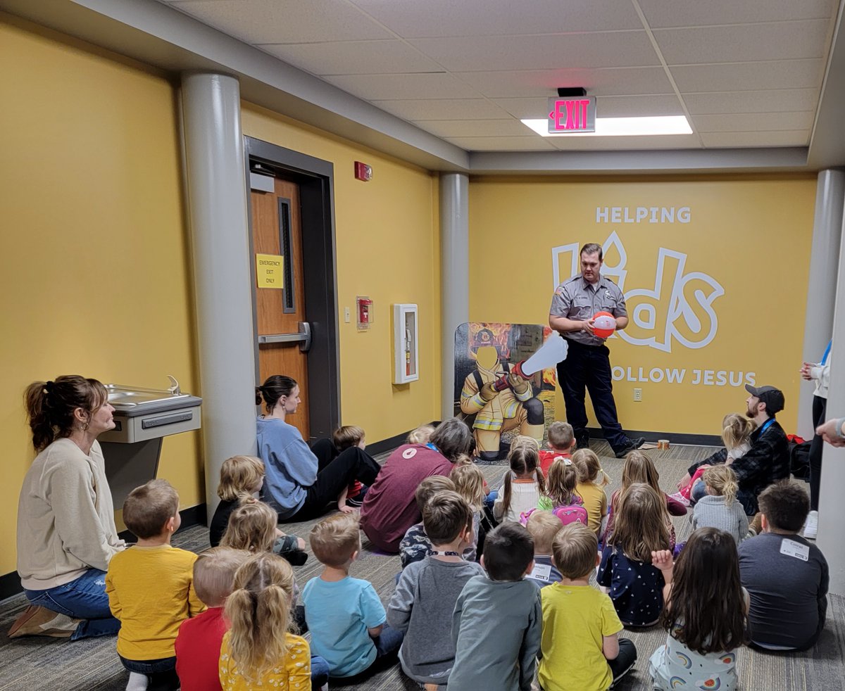 OmahaFireDept's tweet photo. Thank you so much to The Mommas Bunch of Brookside Church for inviting us to visit your group! Captain Lemek had a great time meeting all of you and talking to everyone about fire prevention and safety.
#OFDFirePrevention #OFDCares https://t.co/1YErvSs2e0