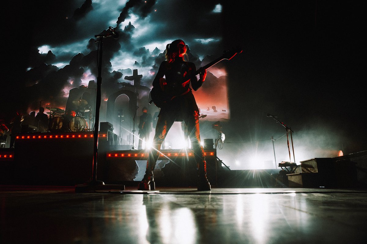 PanicAtTheDisco's tweet photo. A beautiful crowd in Millionendorf last night 🧡 #VivaLasVengeanceTour

📸 @Zakcassar https://t.co/GtWyCzu9gJ