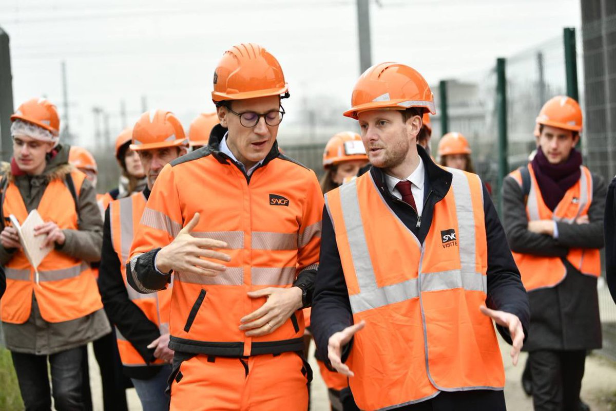 CBeaune's tweet image. #Ferroviaire | En janvier, un acte de vandalisme avait interrompu le trafic #GaredelEst. 
 
⚠️ En 2023 et 2024, l’Etat et @SNCFReseau investiront  26 millions € pour sécuriser ➕ de 120 sites rien qu’en #IledeFrance : caméras, alarmes, clôtures…

➕ de sécurité ➕ trains 🚄