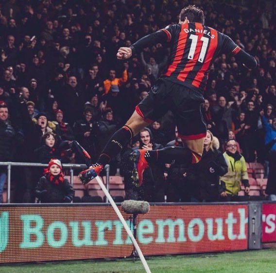 Chezzalex08's tweet photo. 🥶🚀 2018, Dean Court. 🎶ONE CHARLIE DANIELS, THERES ONLY ONE CHARLIE DANIELS, ONE CHARLIE DANIELSS🎶 #afcb #BOUCITY @AFCBPICS https://t.co/gnCRCjMHdb