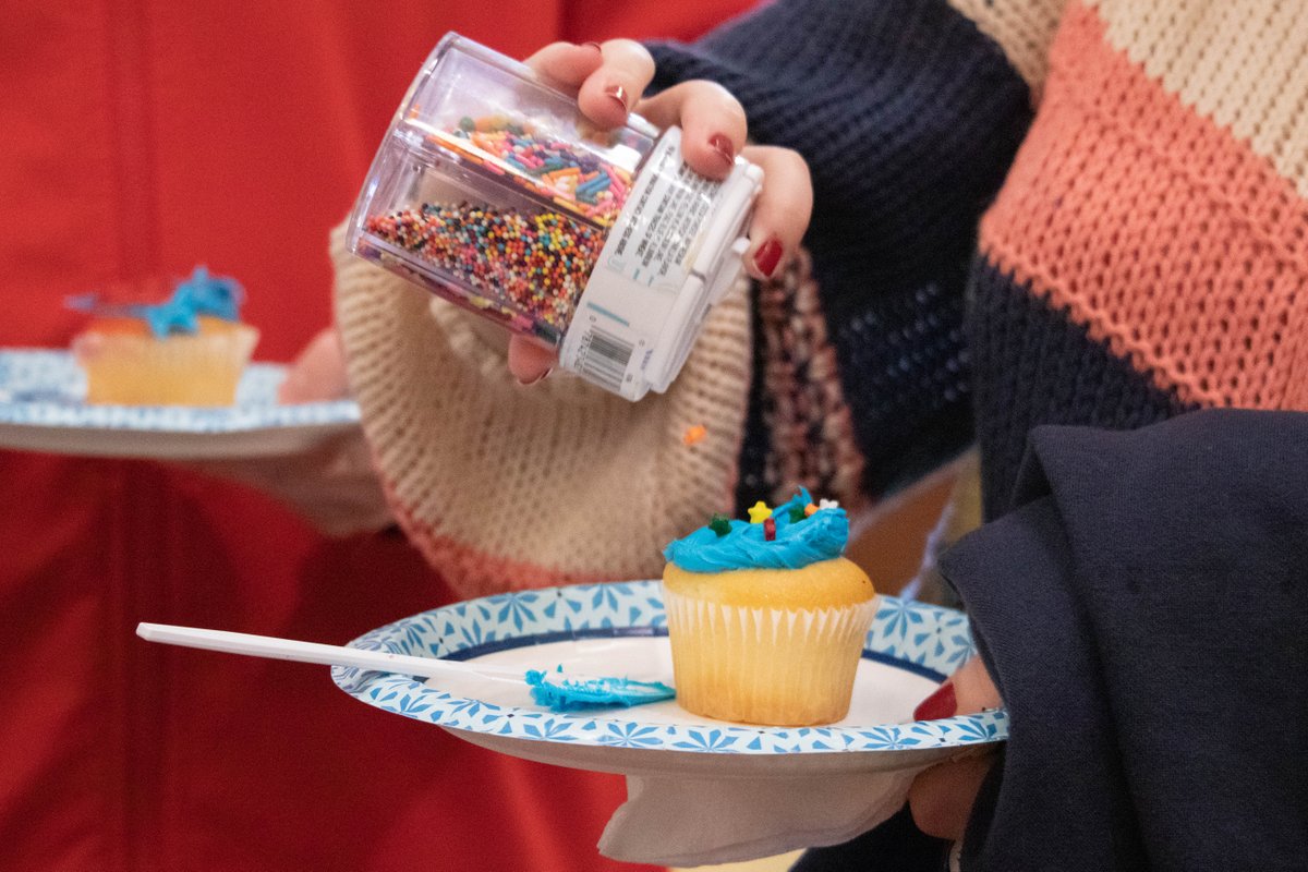 On Valentine’s Day, students decorated cupcakes in the Student Center for Sprinkle Some Love. The Campus Activities Programming Board sponsored the event to provide a fun and inclusive activity for students. 

Story | Briana Iordan 
📸 | Sruthi Ramesh 

themaneater.com/students-celeb…