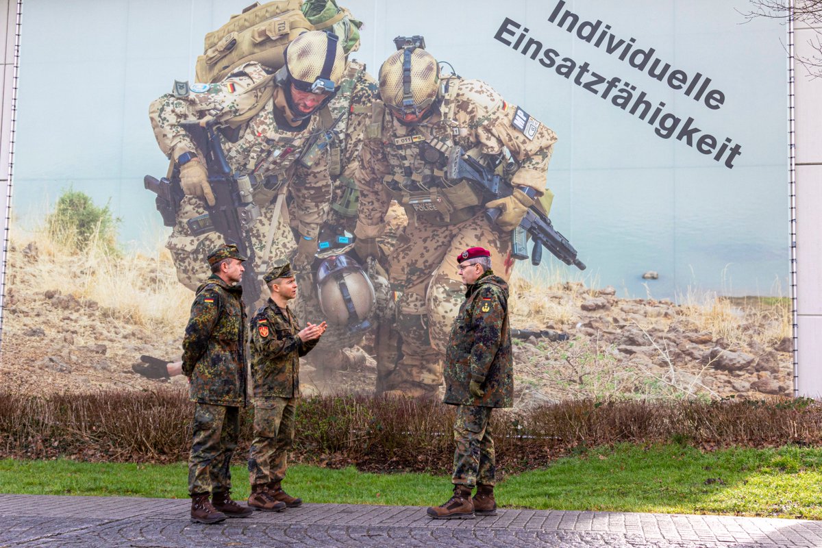 Inspekteur_Heer's tweet photo. Heute als 'Großkunde' den Blick über den Zaun geworfen: zu Gast bei der #Sportschule @bundeswehrInfo in Warendorf! Beeindruckende Rahmenbedingungen und hochengagiertes Personal bei der Betreuung unserer einsatzversehrten #Soldatinnen und #Soldaten erlebt. Danke @SKB_JSES!
#IG23 https://t.co/5TLhRyETSc