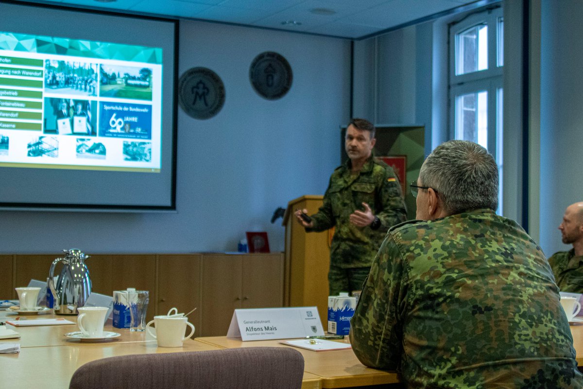 Inspekteur_Heer's tweet photo. Heute als 'Großkunde' den Blick über den Zaun geworfen: zu Gast bei der #Sportschule @bundeswehrInfo in Warendorf! Beeindruckende Rahmenbedingungen und hochengagiertes Personal bei der Betreuung unserer einsatzversehrten #Soldatinnen und #Soldaten erlebt. Danke @SKB_JSES!
#IG23 https://t.co/5TLhRyETSc