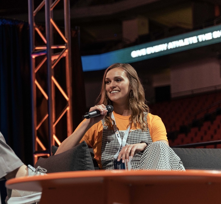 LifeAtHudl's tweet photo. “I love to compete, and every day I get to surround myself with people who also love to compete: athletic directors, coaches and my awesome coworkers.” 
Paige Leafstedt | Account Executive II | Lincoln, NE 

#WhyHudl https://t.co/vAyBKWYVxa