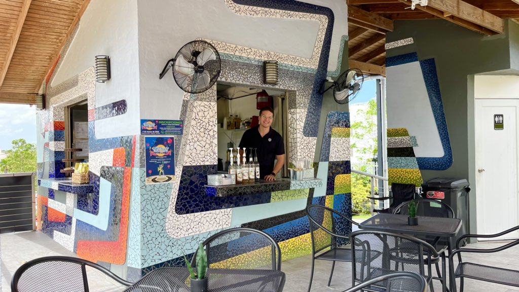DavilaEcruz's tweet photo. Si estás de paseo “relax” por Guaynabo haz una alto en Café Son en la Calle Cecilio Urbina. Pregunta por Robinson Cortés. https://t.co/PtGP8Z6jkF