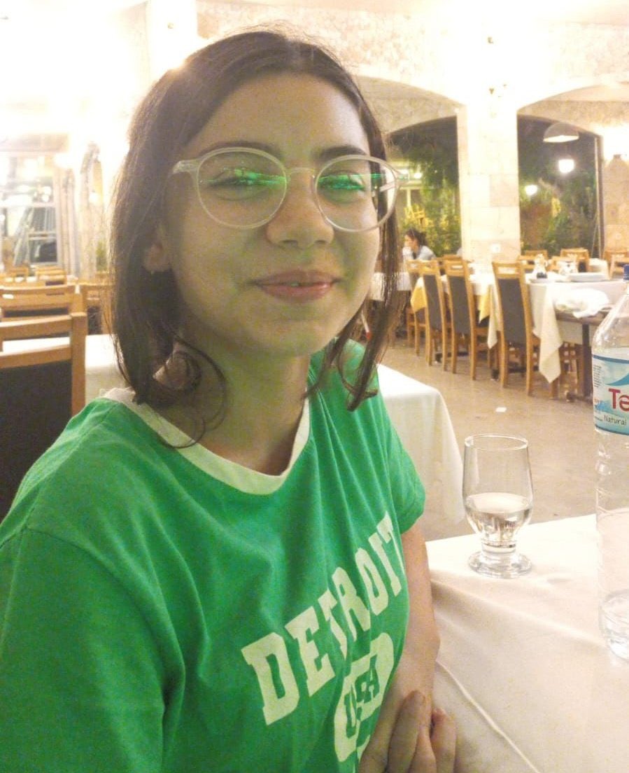 AhmetAtaman6's tweet photo. Rönesans Rezidans'da kaybolan 12 yaşındaki Zeynep Keleş'i her yerde arıyoruz.Tüm sağlık kurum ve kuruluşları, yanık tedavisi üniteleri dahil olmak üzere sağlık sektöründeki tüm ekiplerden bu fotoğrafa daha dikkatli bakmalarını, herkese göstermelerini rica ediyoruz. #zeynepnerede https://t.co/wEk77pKJru