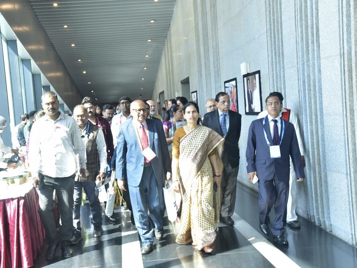 drramvictor's tweet photo. Hon’ble MoS, MoHFW Dr Bharati Pravin Pawar  inaugurated FETPICON 2023 at Varanasi. More than 300 delegates are participating in this 3 day conference. @Director_NCDC @US_CDCIndia @tephinet #FETPICON2023 #IndiaEIS https://t.co/pI9uqo8YFU