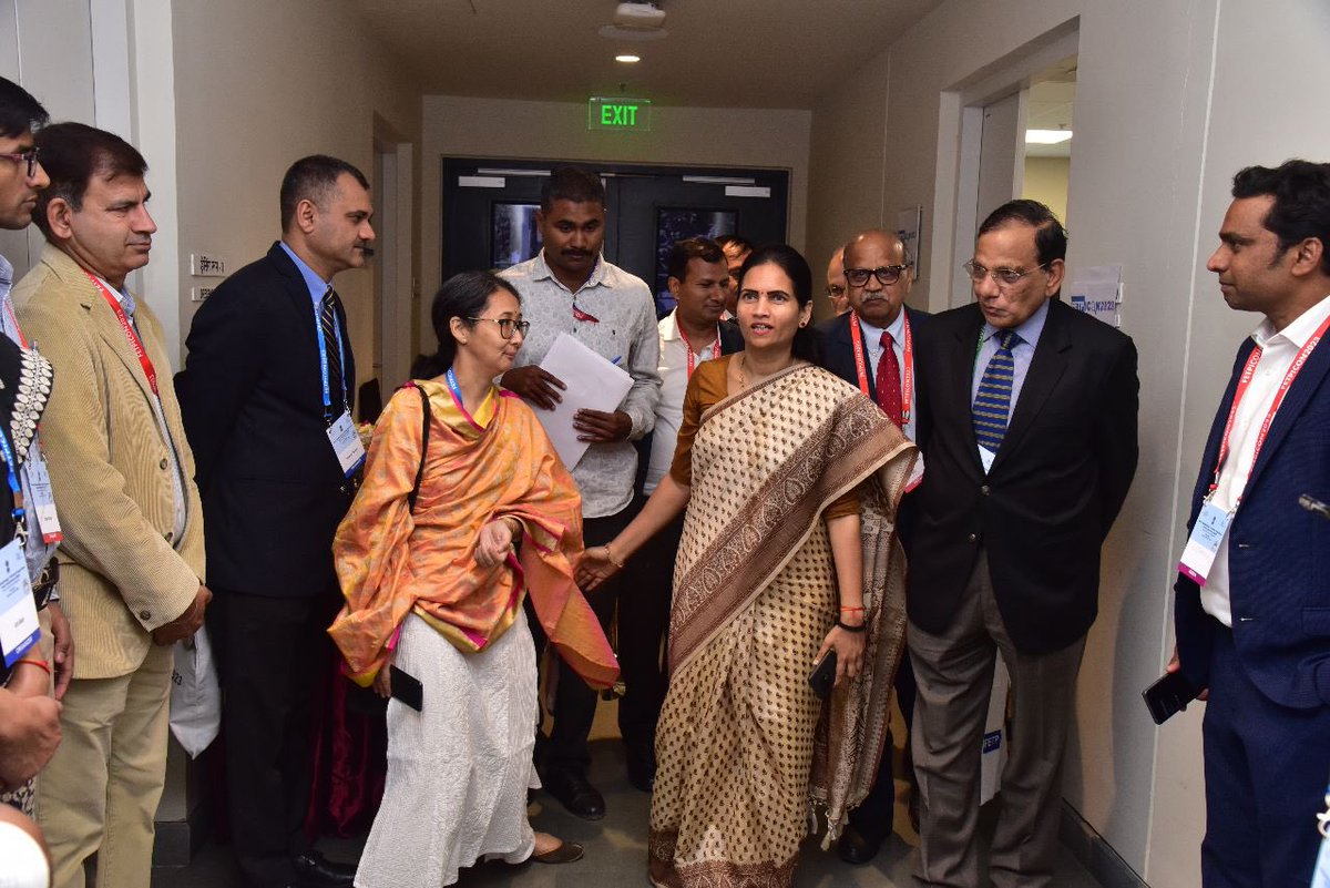 drramvictor's tweet photo. Hon’ble MoS, MoHFW Dr Bharati Pravin Pawar  inaugurated FETPICON 2023 at Varanasi. More than 300 delegates are participating in this 3 day conference. @Director_NCDC @US_CDCIndia @tephinet #FETPICON2023 #IndiaEIS https://t.co/pI9uqo8YFU