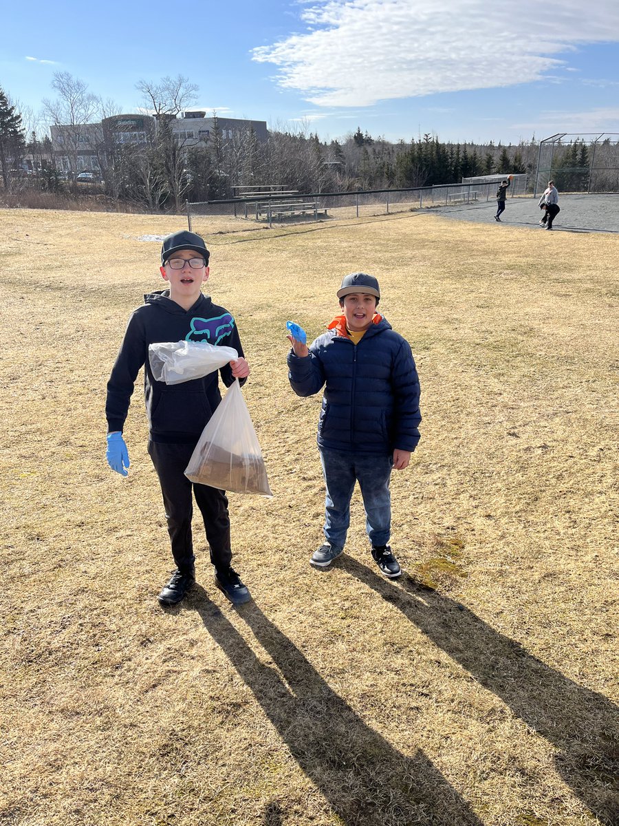camdebaie's tweet photo. Day 2 of week 6 of the energy challenge to power down and get outdoors and we challenged all the grade 6’s to clean up our school grounds. The student rose to the challenge and collected 24 bags of garbage, the outdoors looks amazing @Brooksidejh #wattsoff2023 #recyclingrats https://t.co/oye3DvKqIt