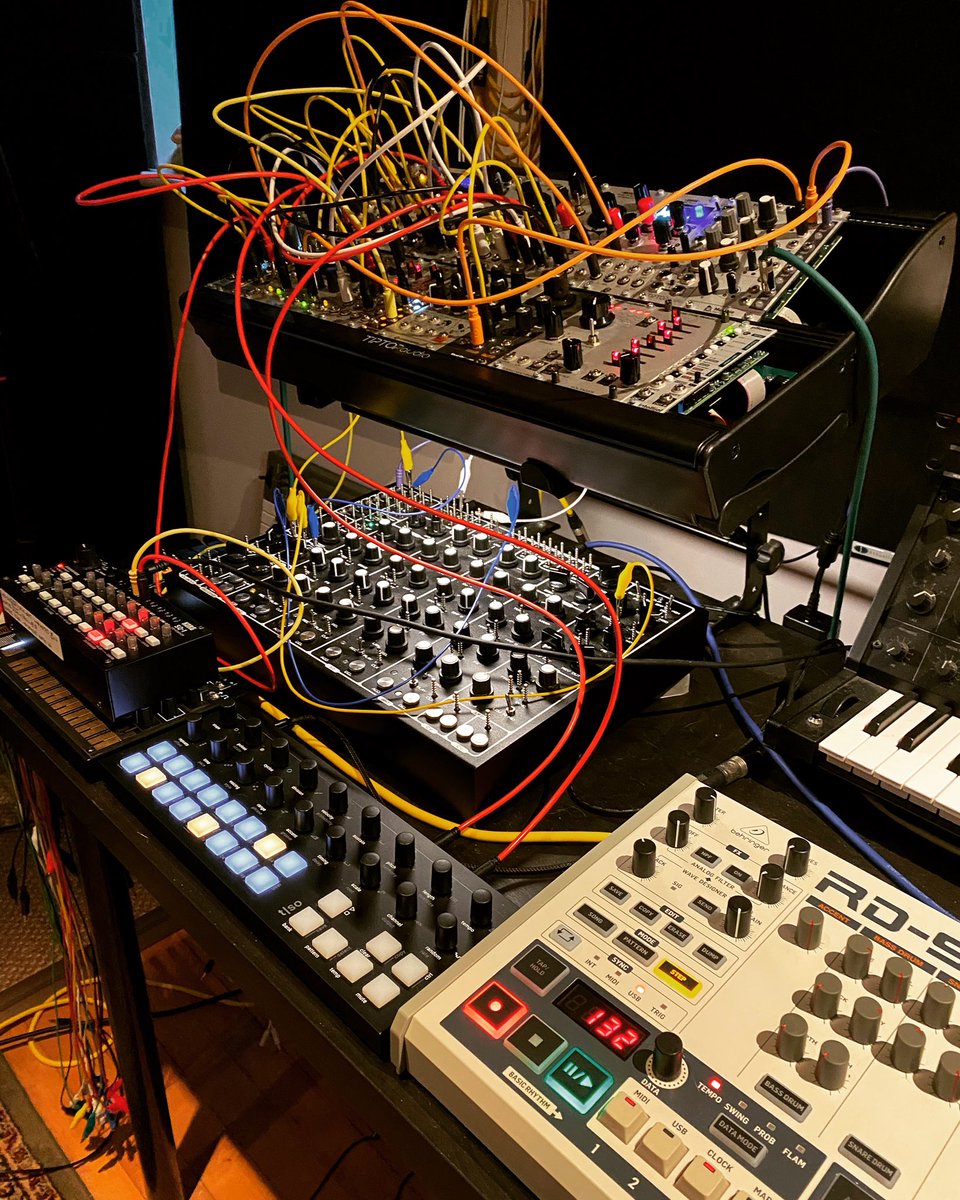 coefficientuk's tweet photo. Finally getting some stuff together after a very long ‘everything sounds bad what am I doing’ phase.
#studio #techno #electronicmusic #analog #analogaudio #audiogeek #producer https://t.co/wJmhfJfpn1