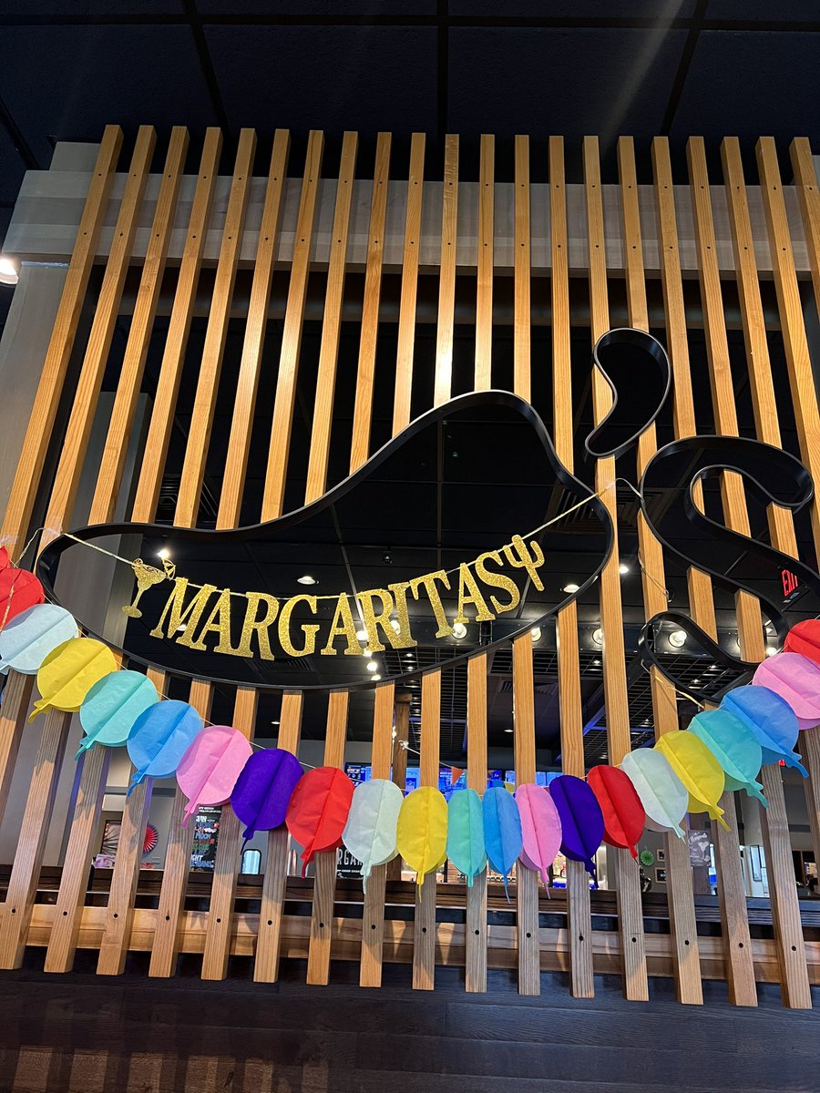 taylorr_bowman's tweet photo. HAPPY NATIONAL MARGARITA DAY 🌶🎉🌶🎉 Celebrate national margarita day the right way with #chilisdekalb #chilis #5dollarmargs @KevinShupe11 @Codymarie1989 @libbyvanderkolk @GumpMike @Chilis https://t.co/xTYvQPrEAI