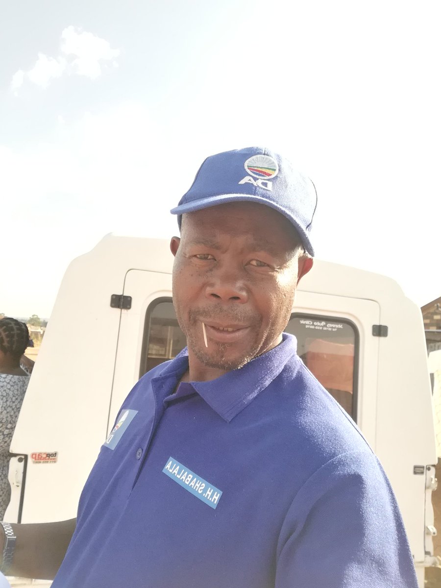 ShabalalaShabs's tweet photo. @Ward 37 Emfuleni North Constituency doing membership drive and canvassing. https://t.co/fYOAibU8E7