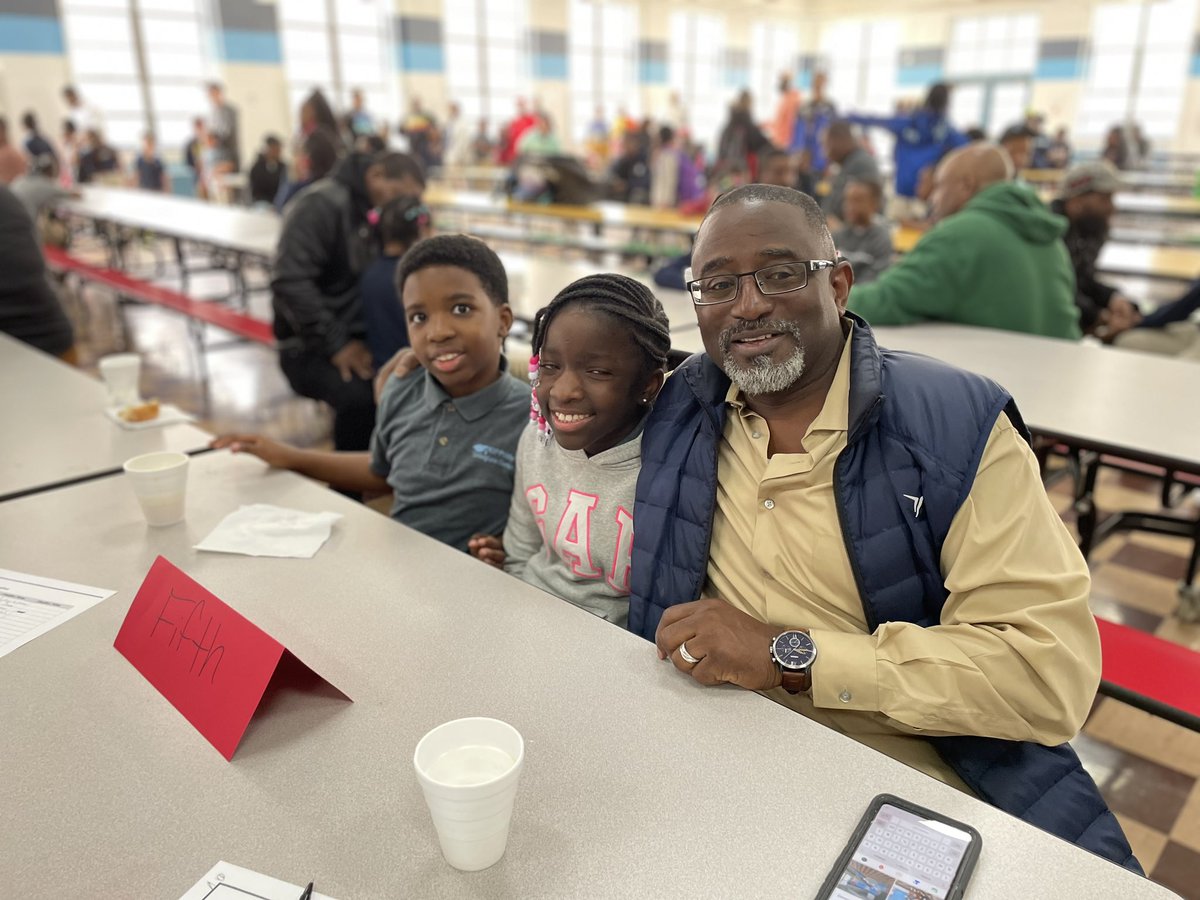 AntonioMBurt's tweet image. Proud of our fathers at KMCE. Great turnout for Donuts for Dads. #BacktoBasics #KIPP Memphis