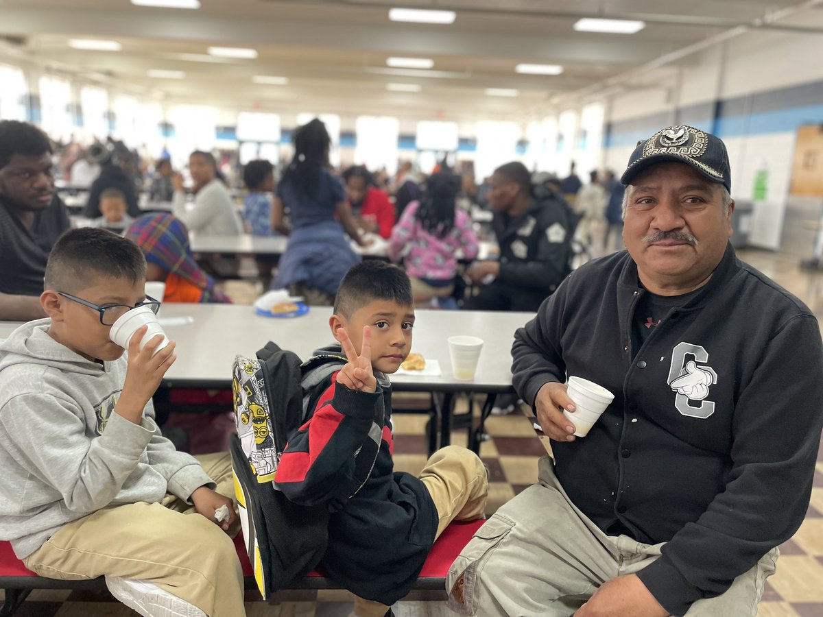 AntonioMBurt's tweet image. Proud of our fathers at KMCE. Great turnout for Donuts for Dads. #BacktoBasics #KIPP Memphis