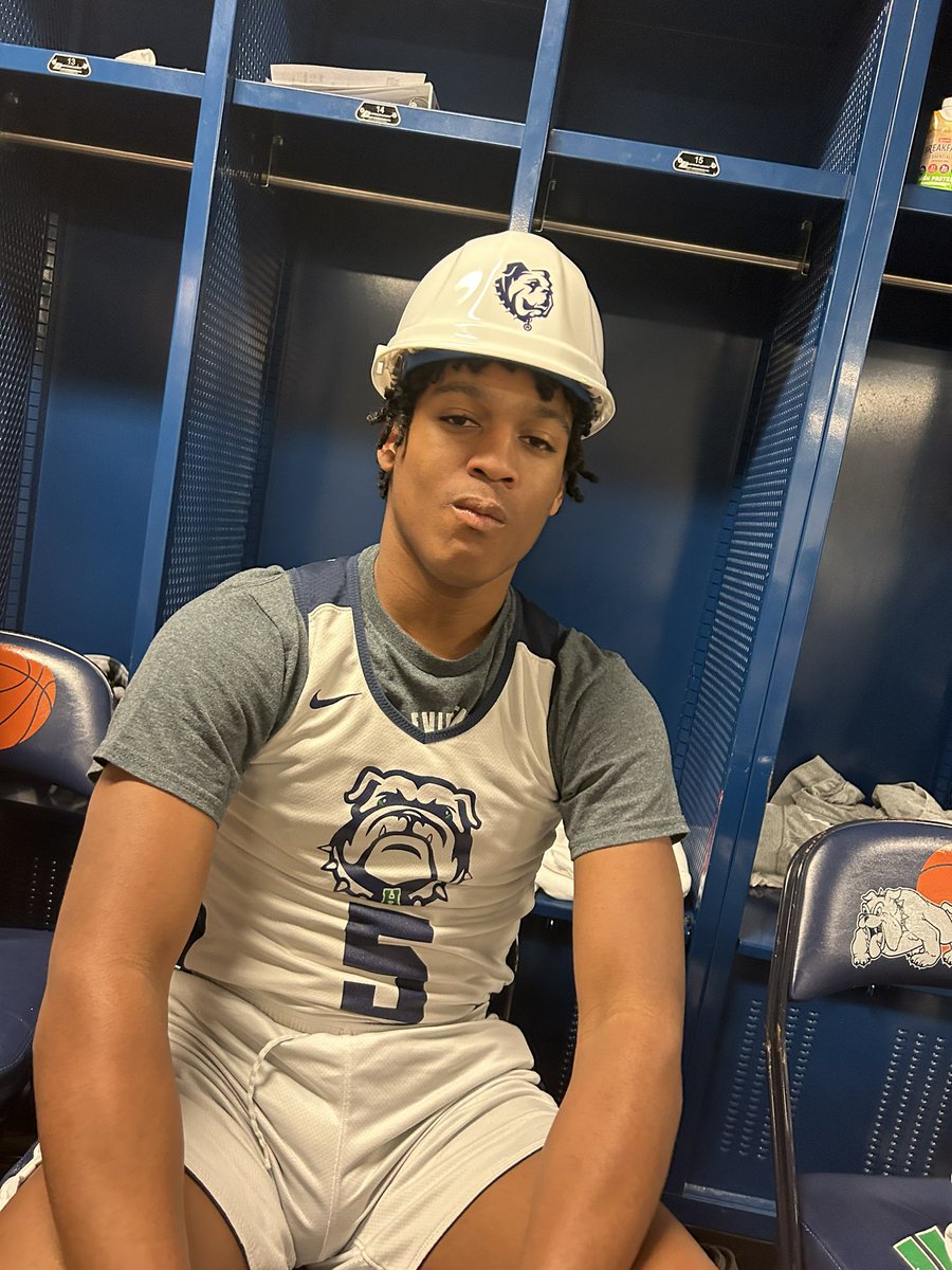 hoyabball's tweet photo. Hard Hats for the last few games…

Brice Jackson - Mceachern 
@jhowe_24 - Hillgrove
@CKimani5 - Marietta 

#HardHatHoops https://t.co/Nnhbt5Ve2S