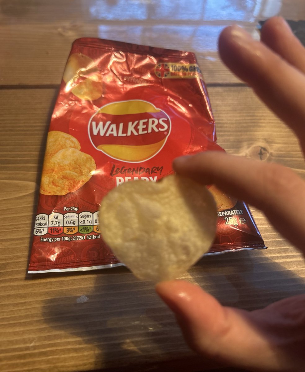 stueytimms's tweet photo. How’s about this for a heart-shaped crisp! @walkers_crisps #lovefromwalkers https://t.co/omOkQQtjaJ