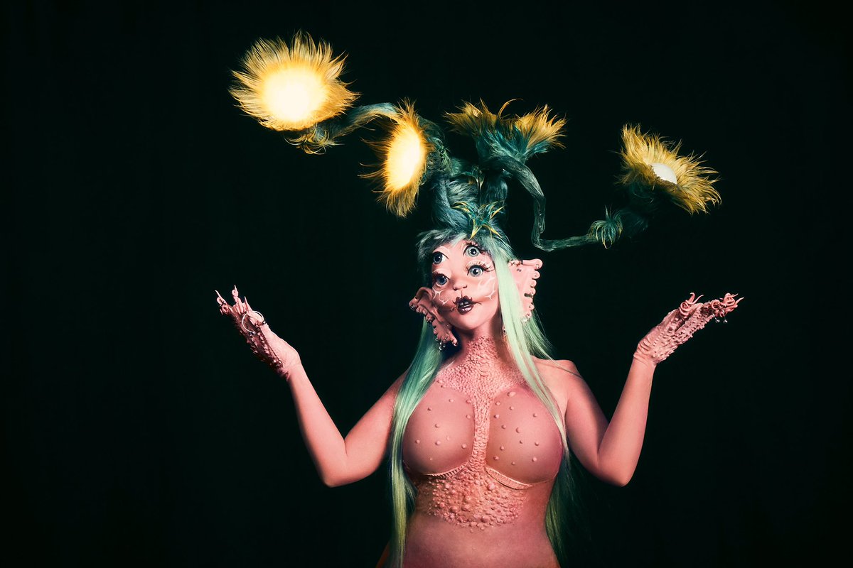 MelanieMBrasil's tweet photo. A loja de discos Crash Records afirma que Melanie lançará “DEATH” como primeiro single de seu álbum, acompanhado de um videoclipe, no dia 17 de março. https://t.co/5aVEQBQdAJ
