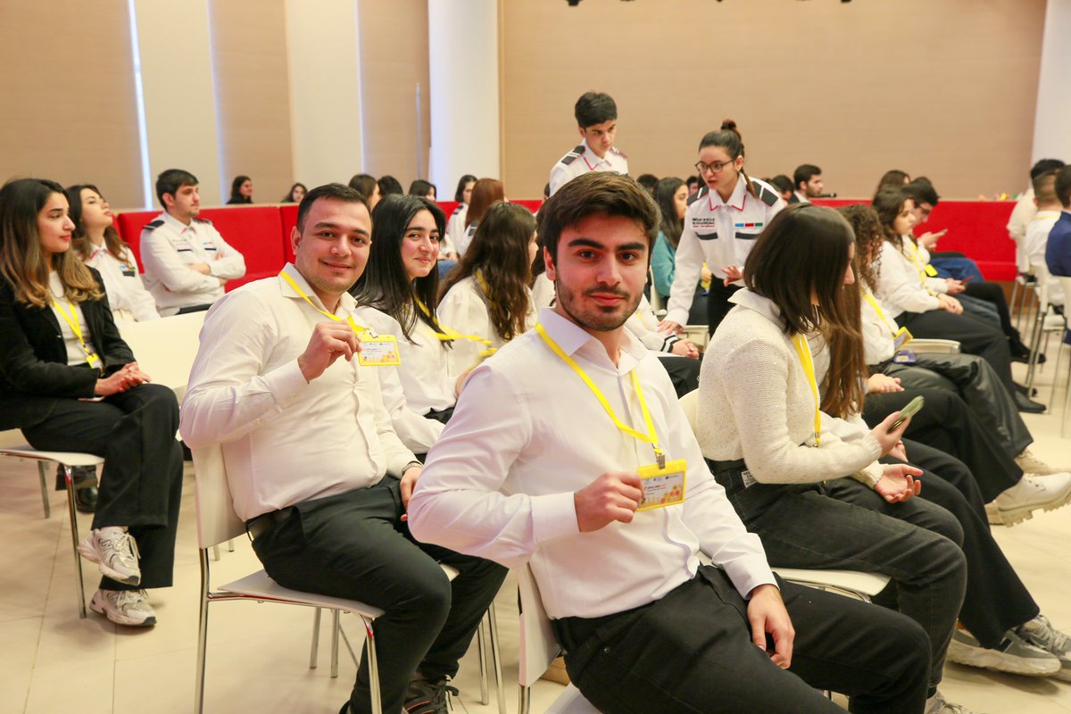 MigvolunteerAze's tweet photo. Fərqli və əyləncəli bir formata sahib yarış olan "Spelling Bee" layihəsi baş tutdu!🤩 

#AzGF #MKİB #DMX #qrant #spellingbee https://t.co/3e3ER5RP5G