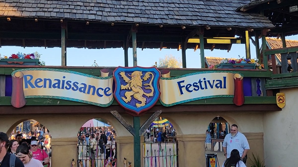 TFranceAZ's tweet photo. I covered the 35th anniversary of the AZ Ren Fest this past weekend for a class at ASU. Such an immersive event! https://t.co/CxxNLUXBiU